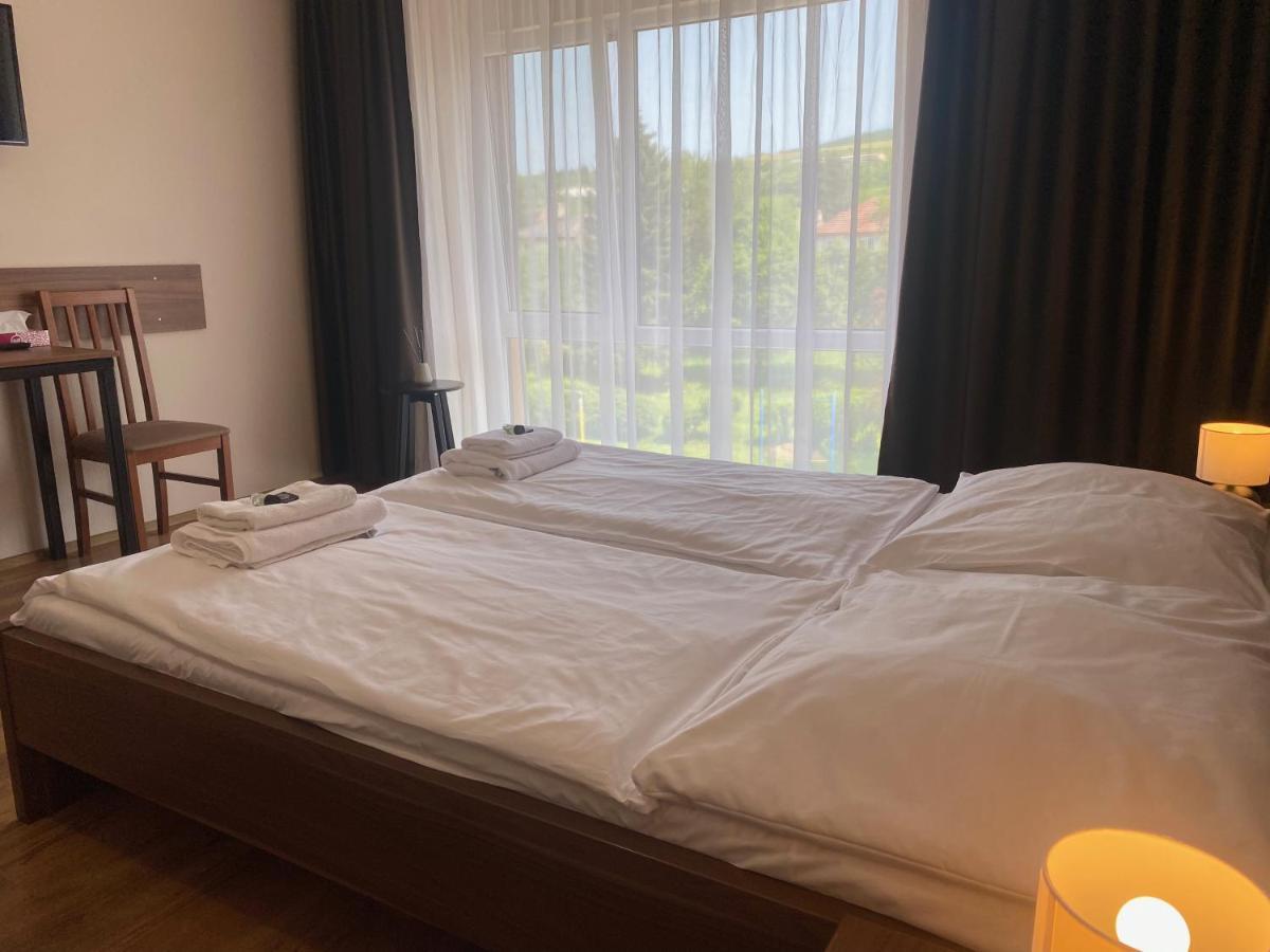 Hotel Arena Brumov Екстер'єр фото