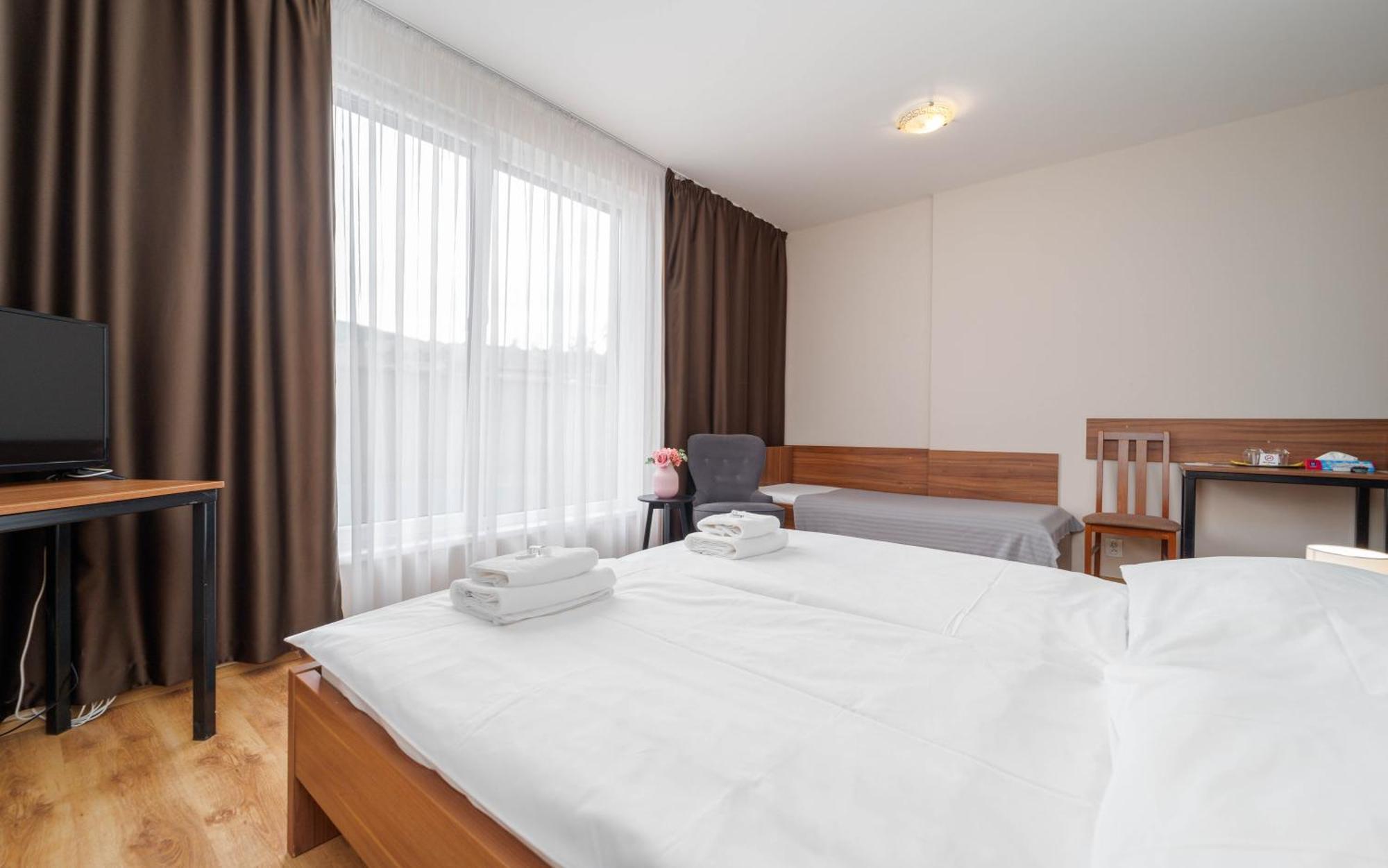 Hotel Arena Brumov Екстер'єр фото