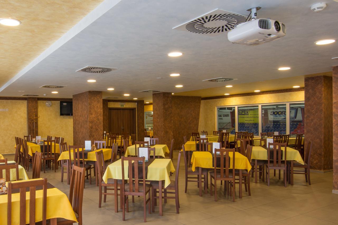 Hotel Arena Brumov Екстер'єр фото