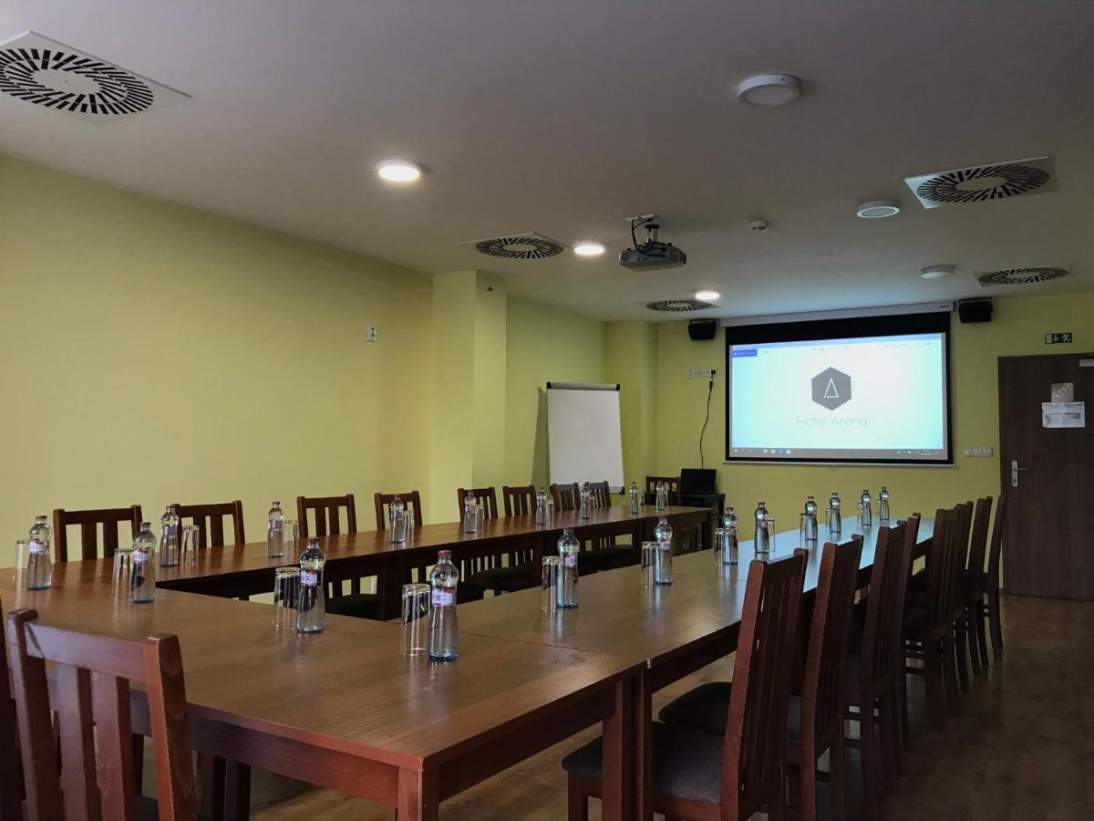 Hotel Arena Brumov Екстер'єр фото